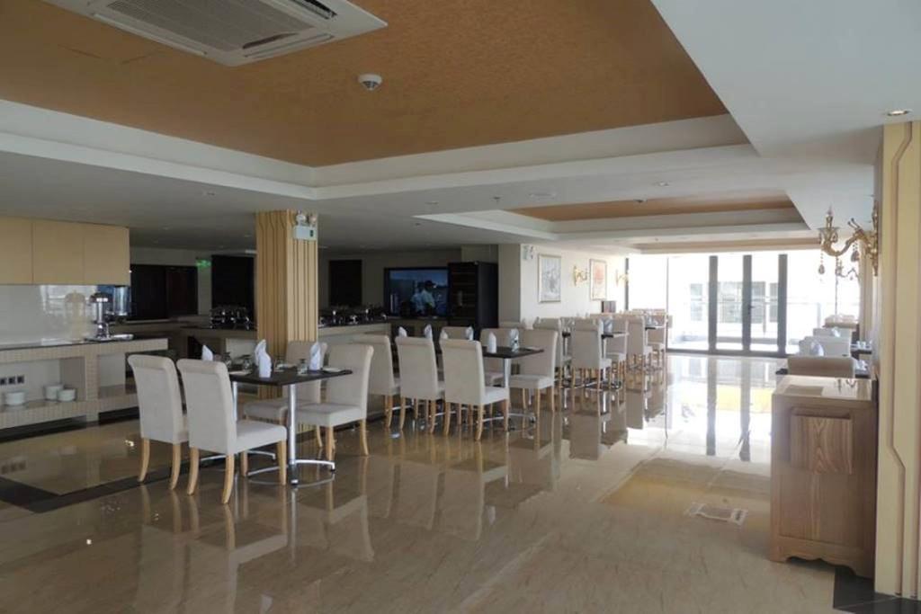 Esperado Lake View Hotel Yangon Ngoại thất bức ảnh