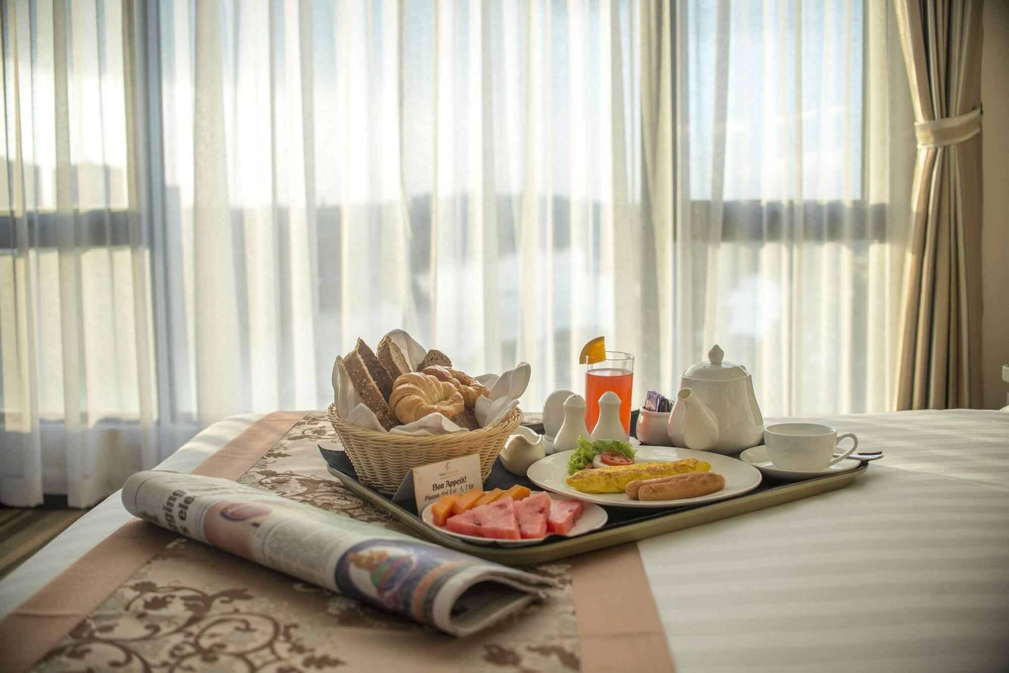 Esperado Lake View Hotel Yangon Ngoại thất bức ảnh