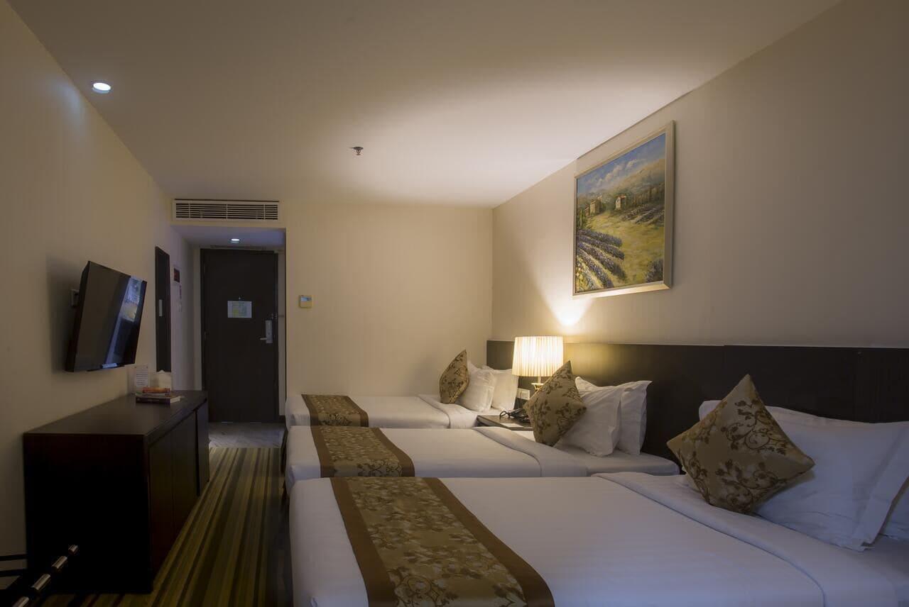 Esperado Lake View Hotel Yangon Ngoại thất bức ảnh