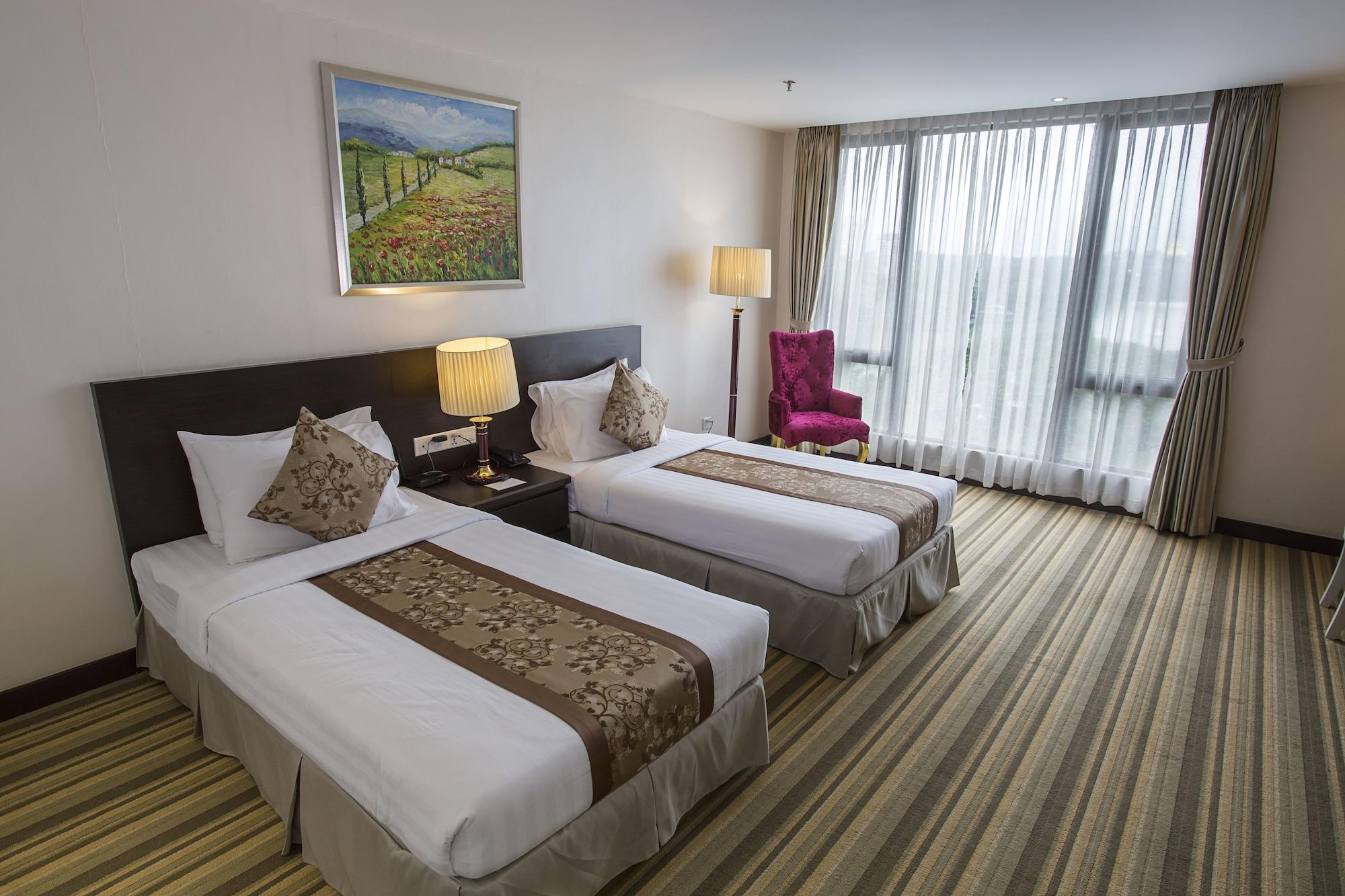 Esperado Lake View Hotel Yangon Ngoại thất bức ảnh