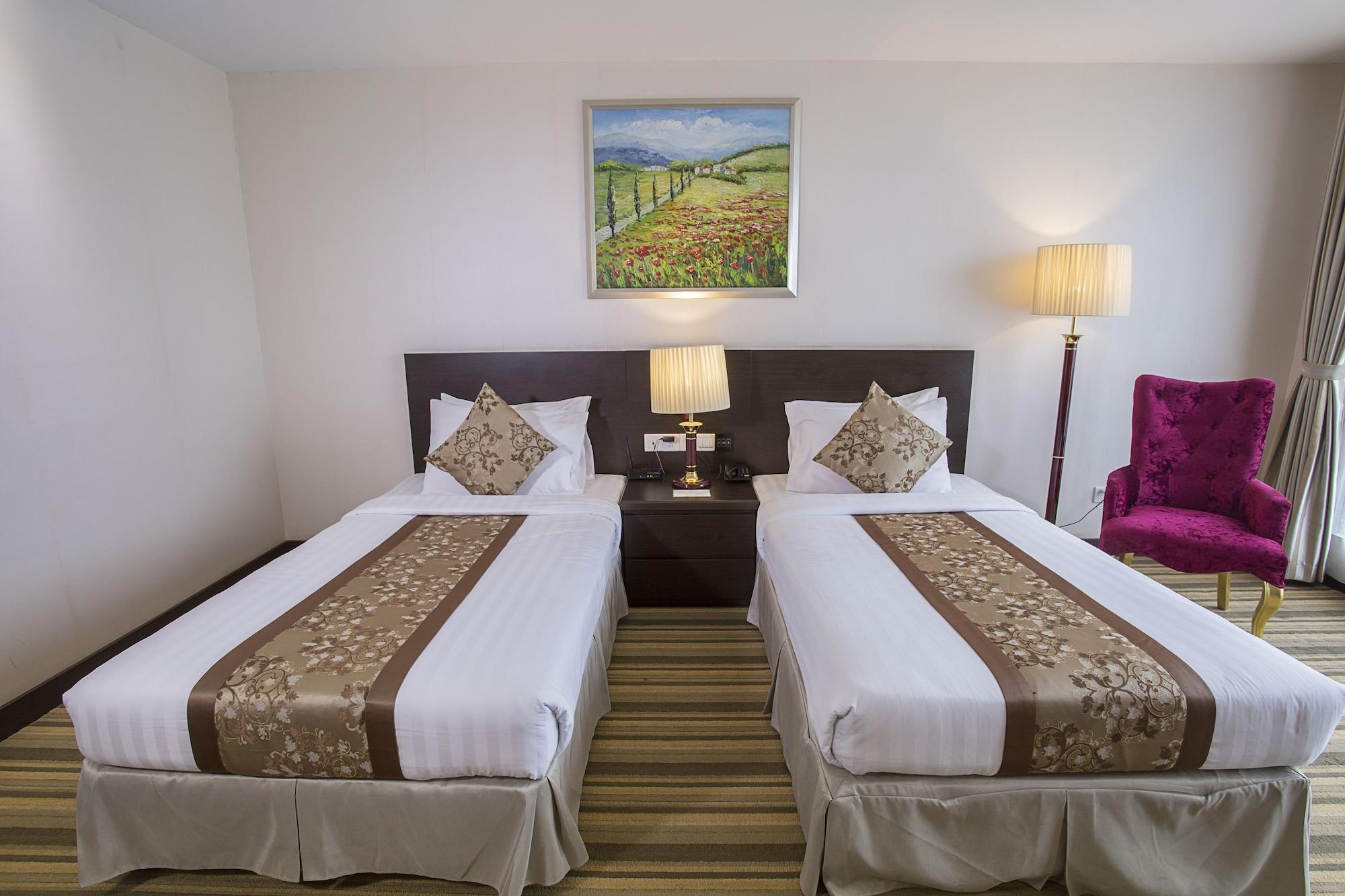 Esperado Lake View Hotel Yangon Ngoại thất bức ảnh