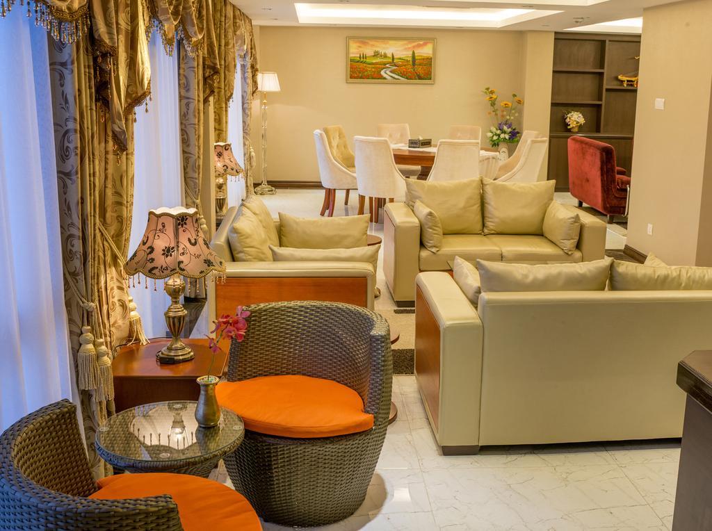 Esperado Lake View Hotel Yangon Ngoại thất bức ảnh