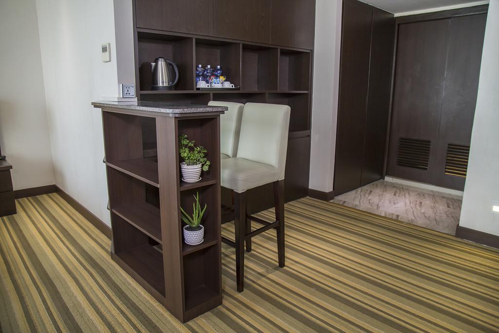 Esperado Lake View Hotel Yangon Ngoại thất bức ảnh
