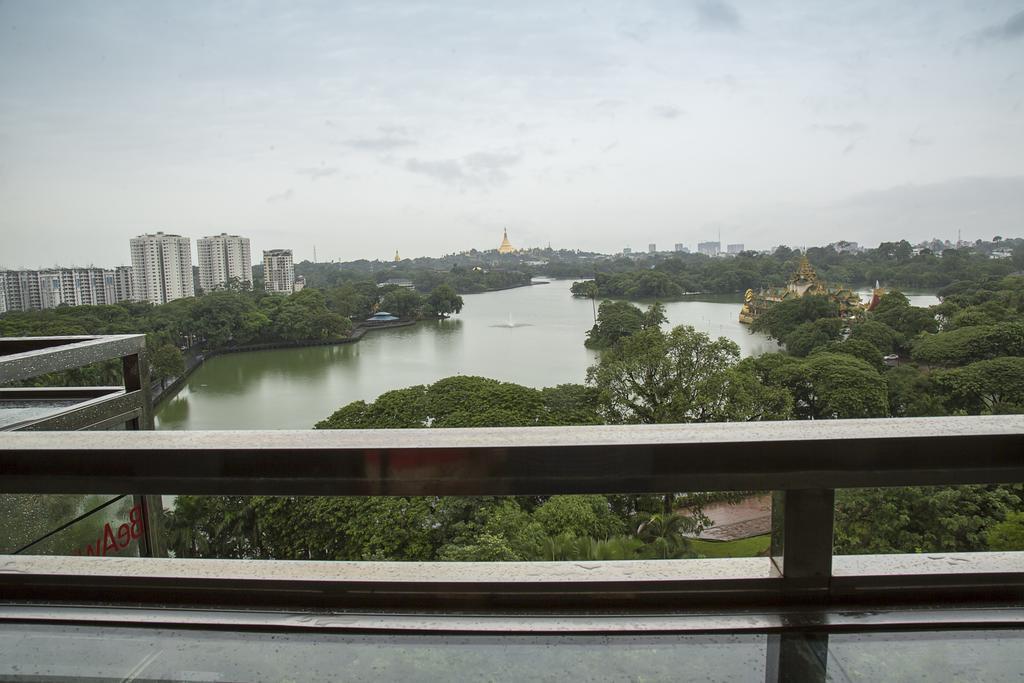 Esperado Lake View Hotel Yangon Ngoại thất bức ảnh