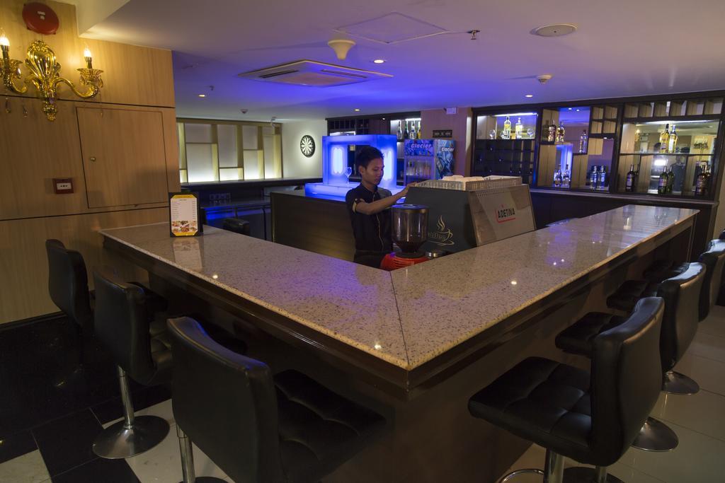 Esperado Lake View Hotel Yangon Ngoại thất bức ảnh