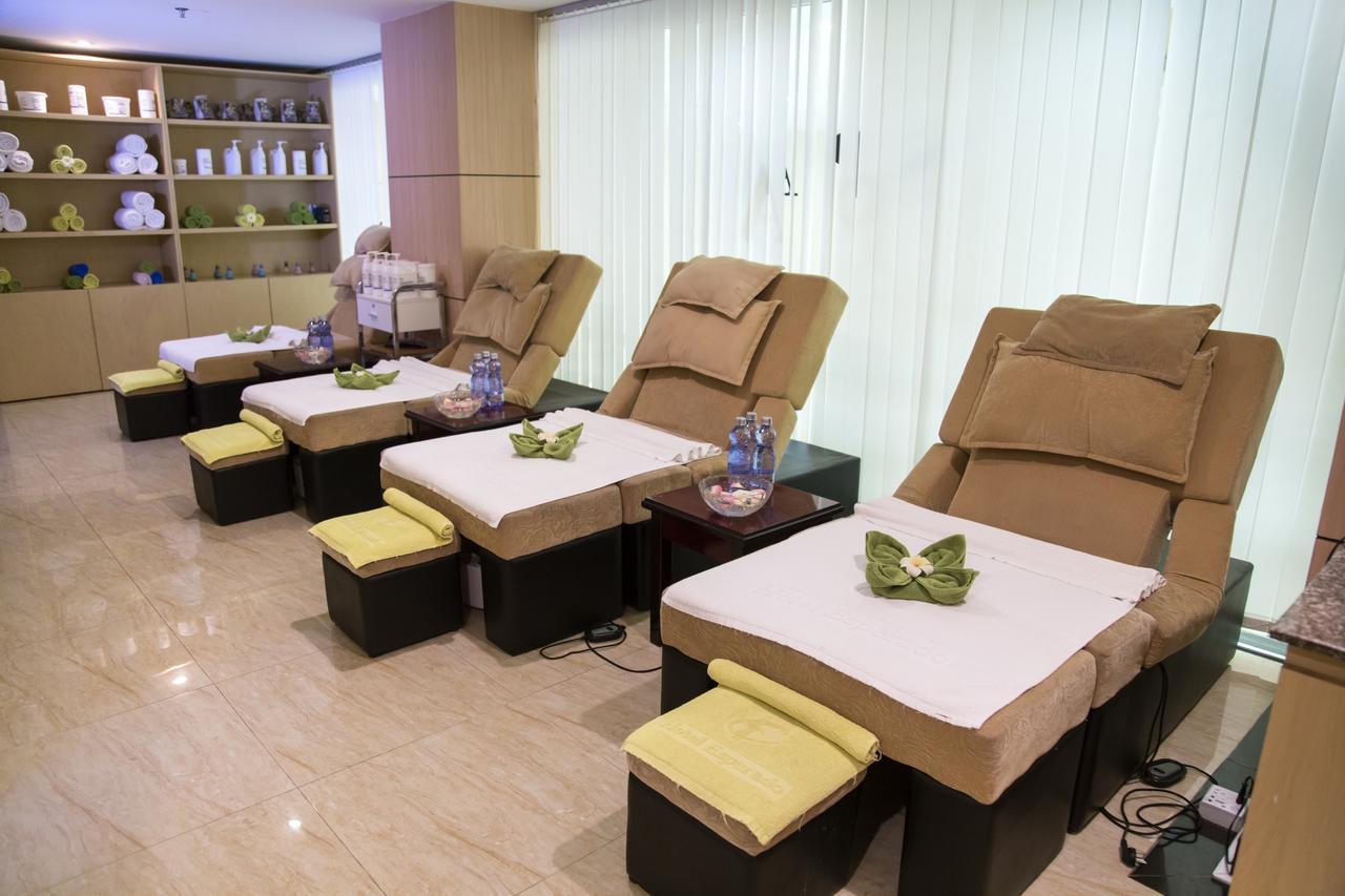Esperado Lake View Hotel Yangon Ngoại thất bức ảnh
