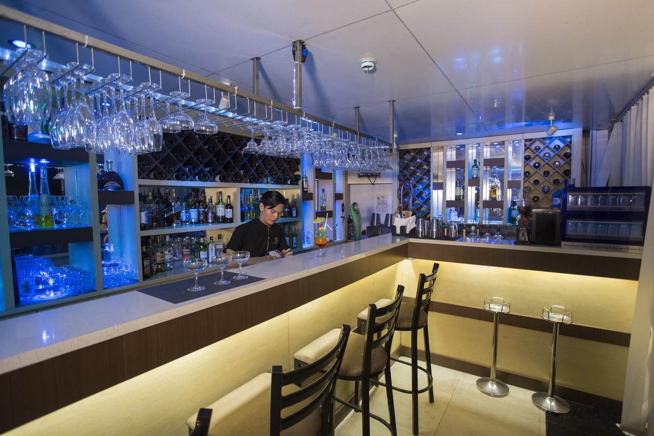 Esperado Lake View Hotel Yangon Ngoại thất bức ảnh