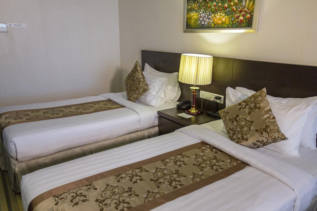 Esperado Lake View Hotel Yangon Ngoại thất bức ảnh