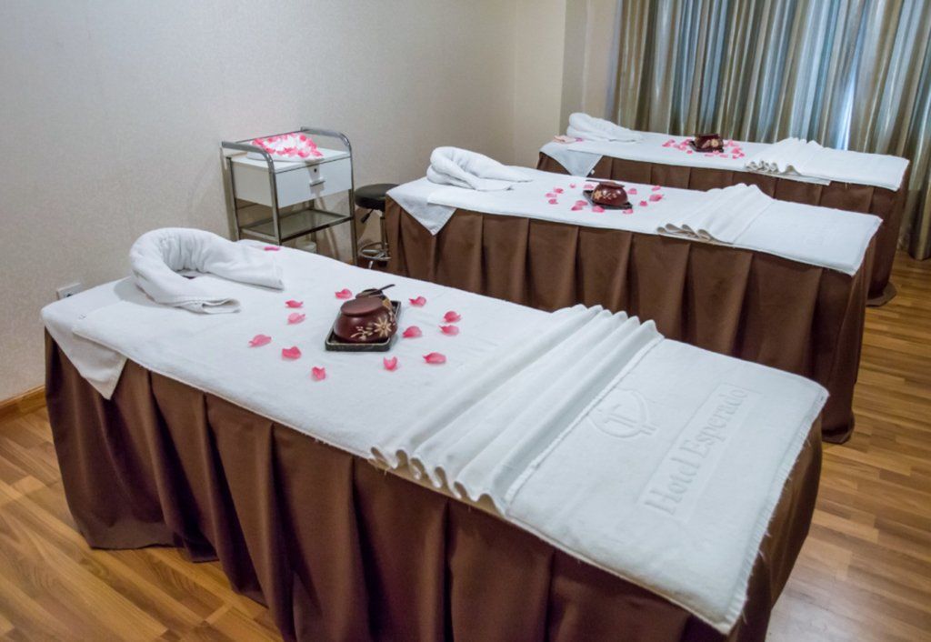Esperado Lake View Hotel Yangon Ngoại thất bức ảnh
