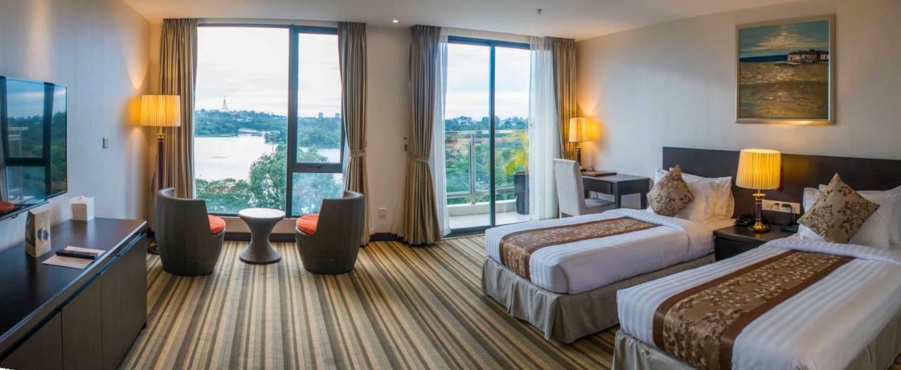 Esperado Lake View Hotel Yangon Ngoại thất bức ảnh